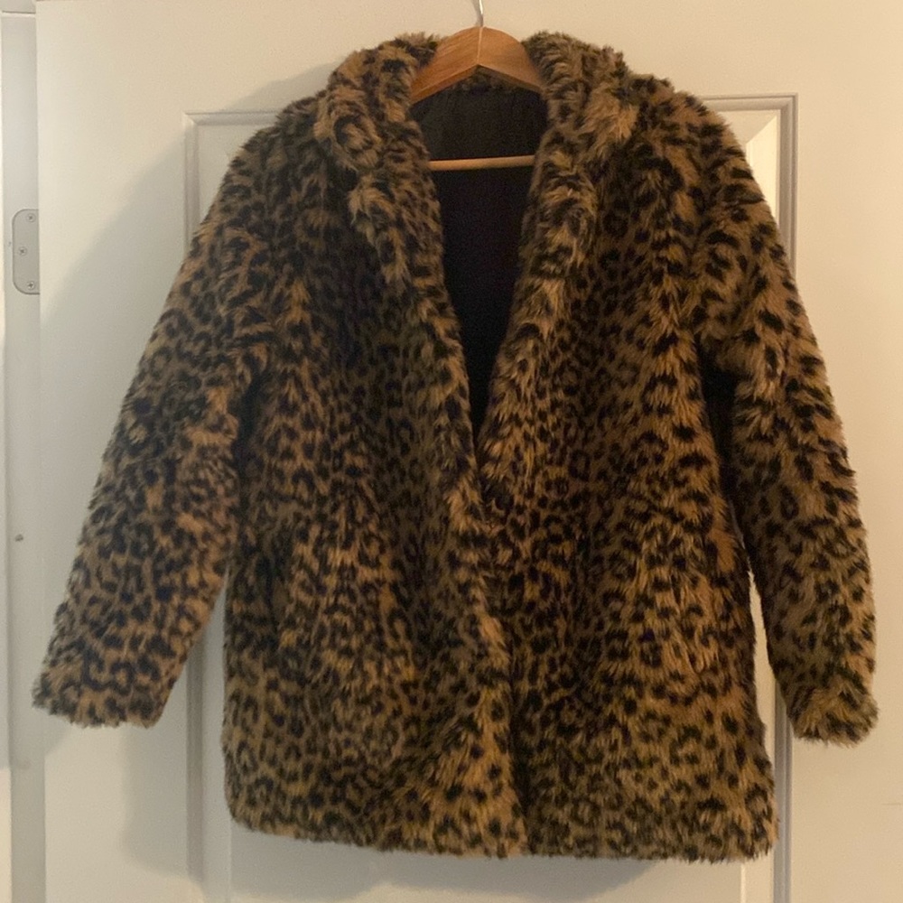 Unbranded faux fur jacket. Worn twice. Warm. 20” wide, 27” long.